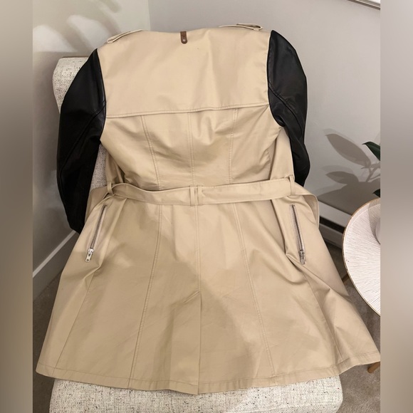 Mackage trench jacket without collar. Size medium. In good condition. - Picture 4 of 5